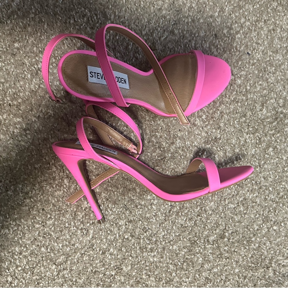 Pink heels from Steve Madden. Size is US 8